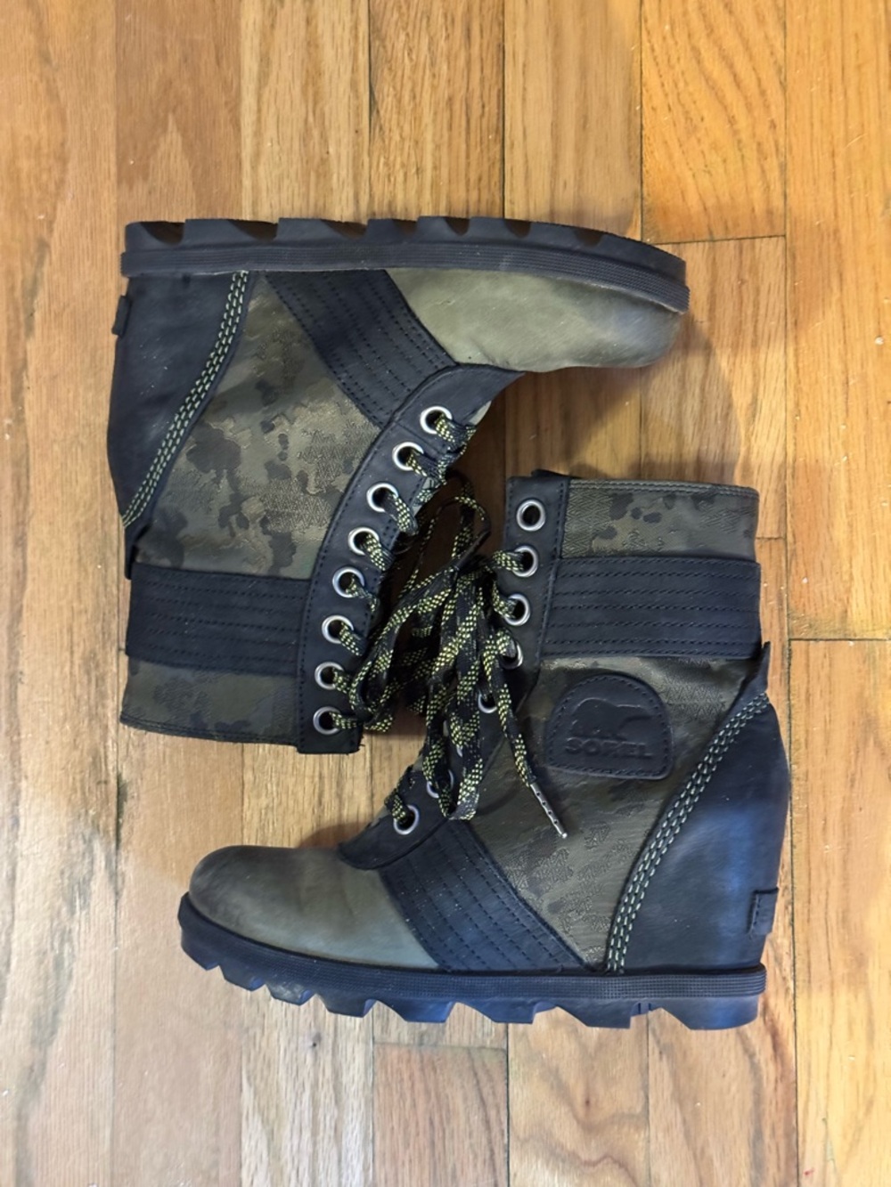 SOLD! SOLD! Sorel Women's Waterproof Lexie Wedge Boot In Hiker Green Camo Size 6